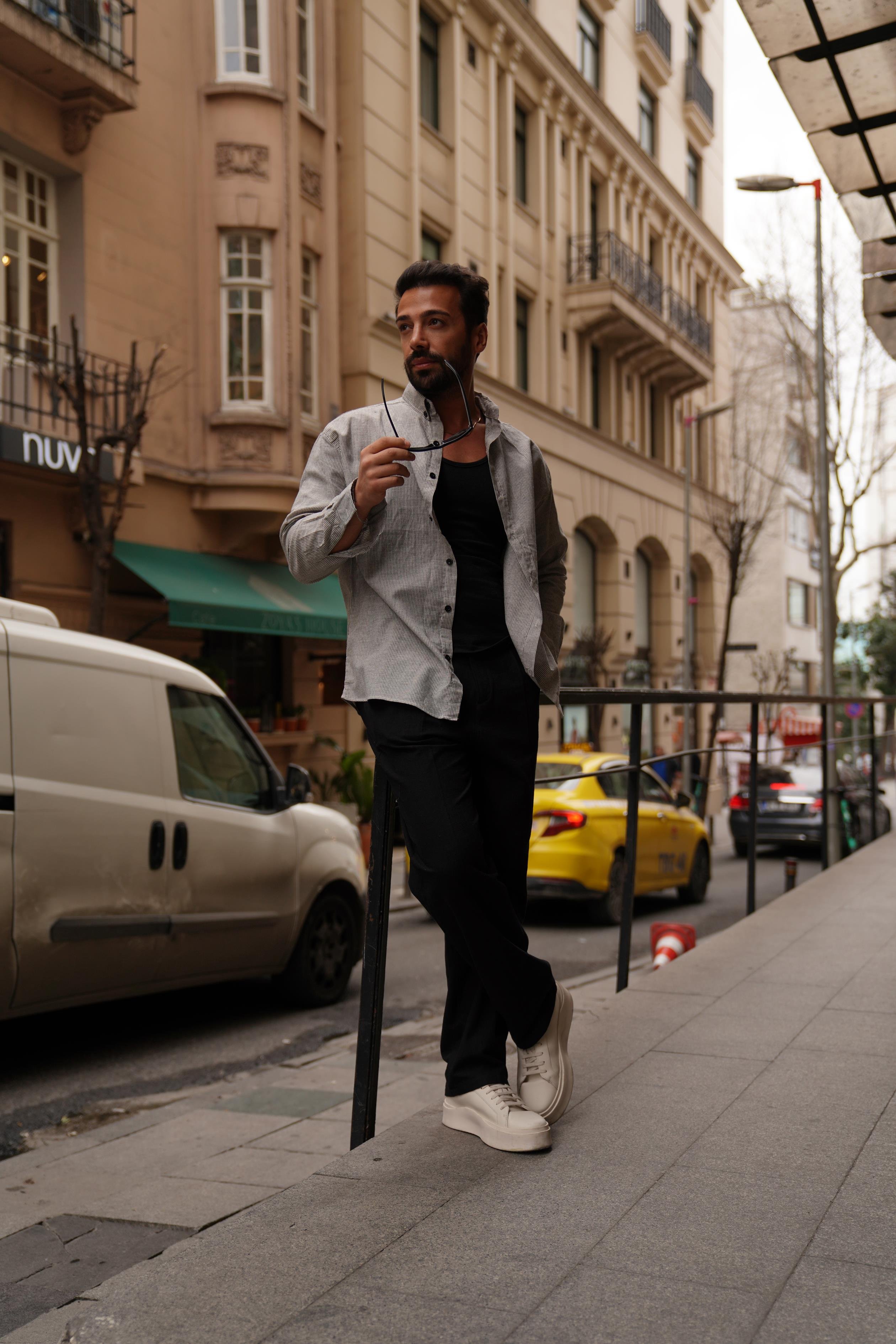 GÖMLEKSiyaha Beyaz Düğmeli Keten Gömlek SNZ 3984