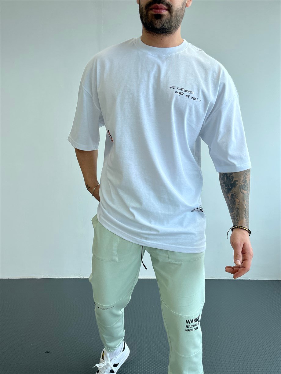 OVERSİZE TSHİRTLERBeyaz Gövde 18 Baskılı Sırt Maske Baskılı Oversize T-SHİRT BLTZ