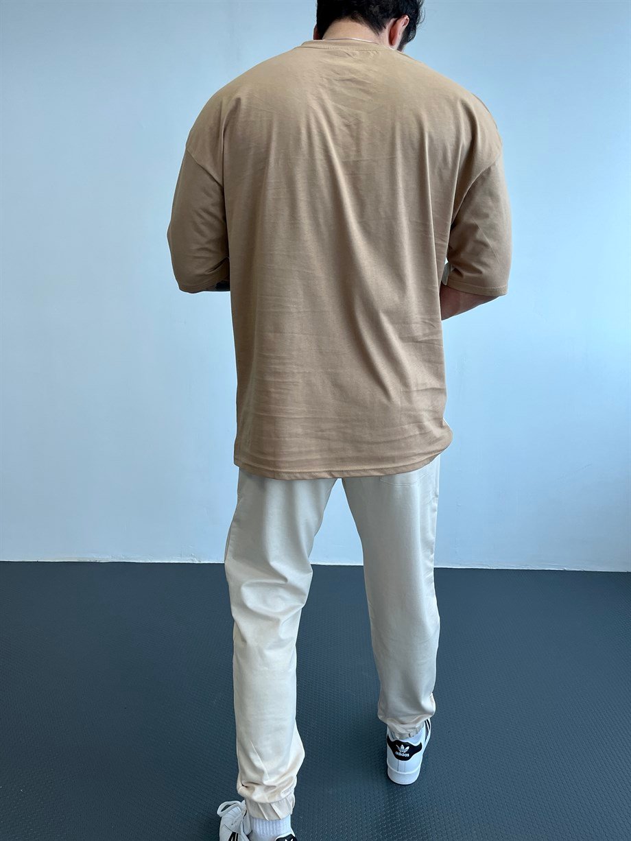 OVERSİZE TSHİRTLERKrem Göğüs Gıve UP Baskılı Sırt Kahve Oversize T-SHİRT BRZY