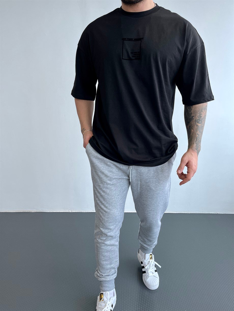 OVERSİZE TSHİRTLERSiyah Gövde Just Trust Sırt Alone Baskılı Oversize T-SHİRT BRZY