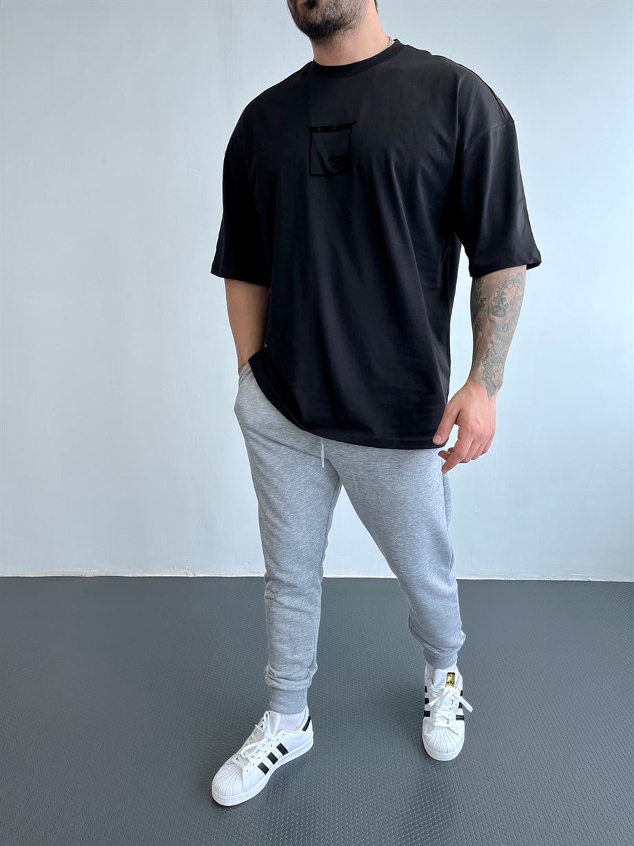 OVERSİZE TSHİRTLERSiyah Gövde Just Trust Sırt Alone Baskılı Oversize T-SHİRT BRZY