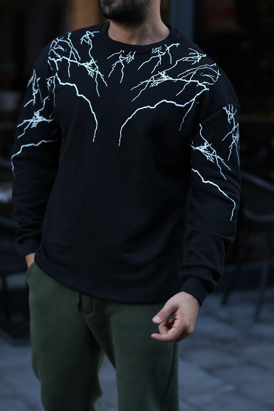 SWEATSHİRTSiyah Yıldırım Baskılı Sweatshirt TB