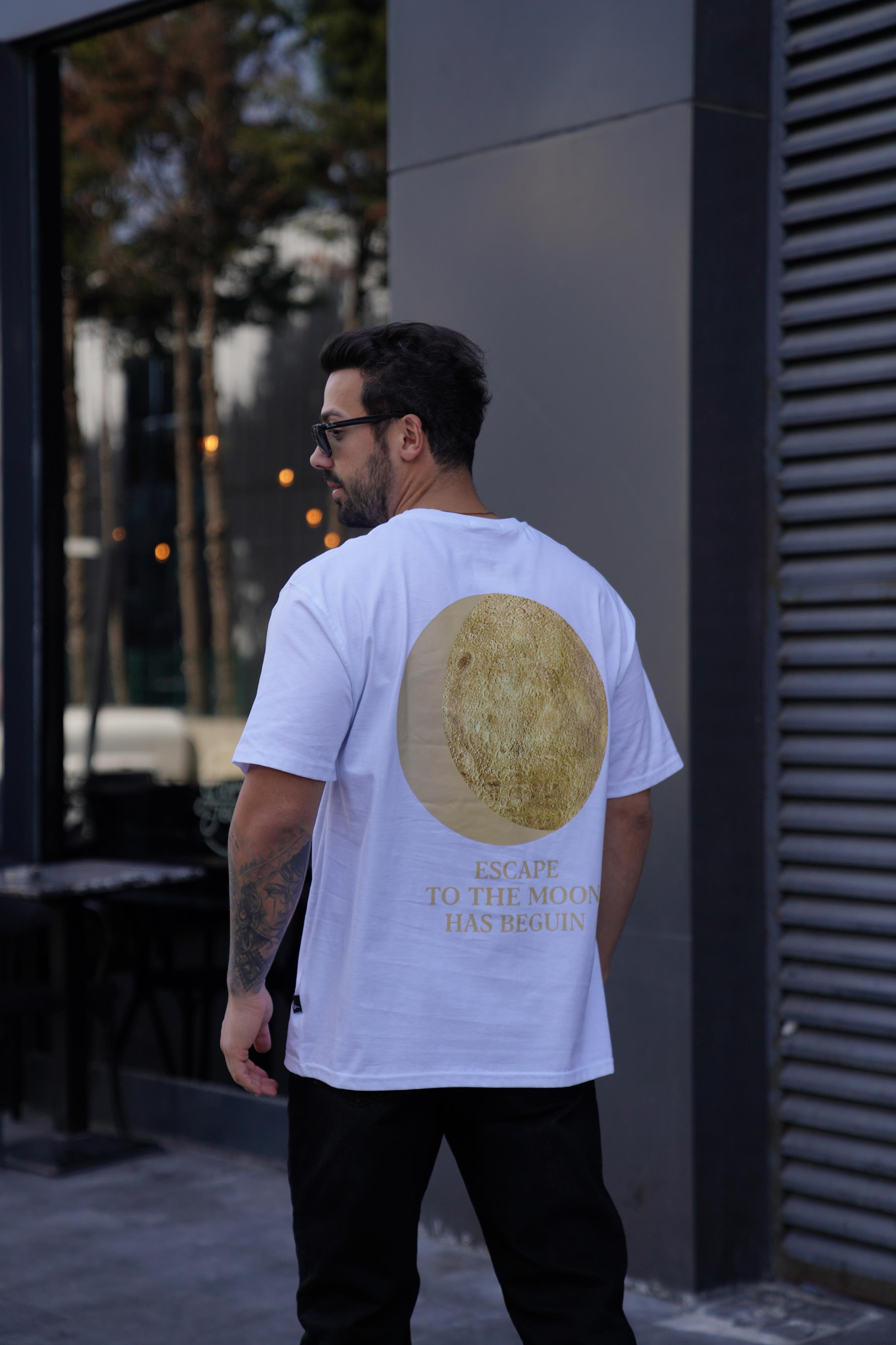T-SHİRTBeyaz Escape Baskılı Oversize T-Shirt TK
