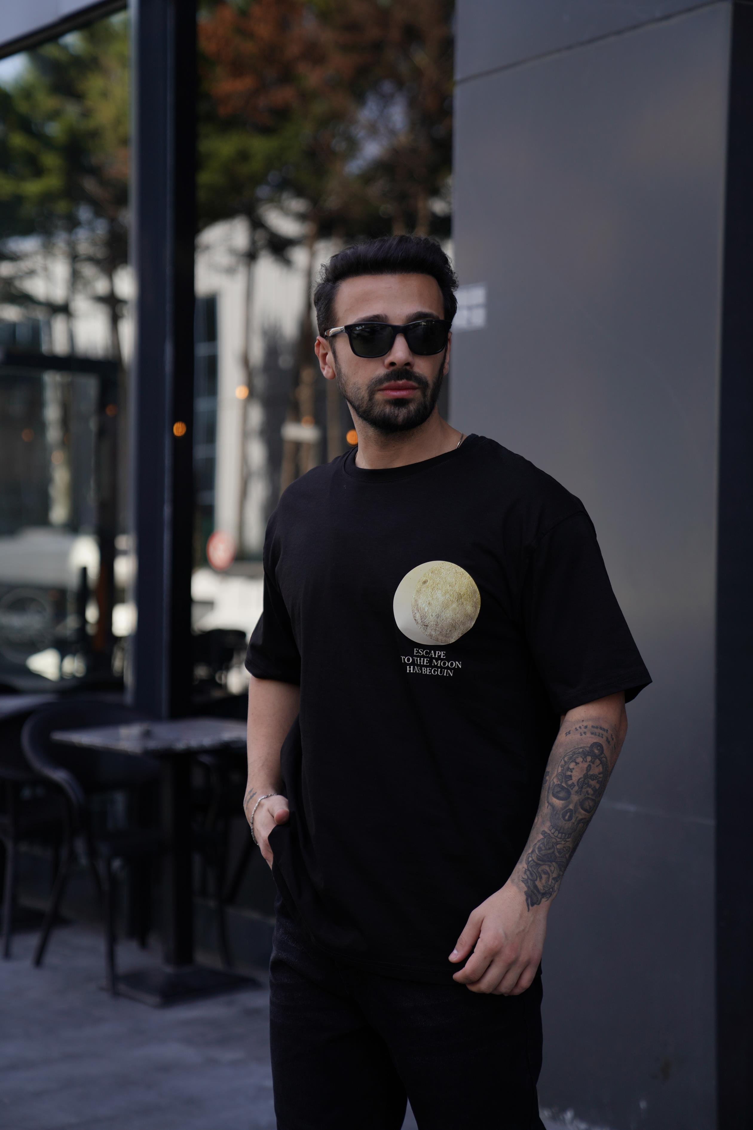 T-SHİRTSiyah Escape Baskılı Oversize T-Shirt TK
