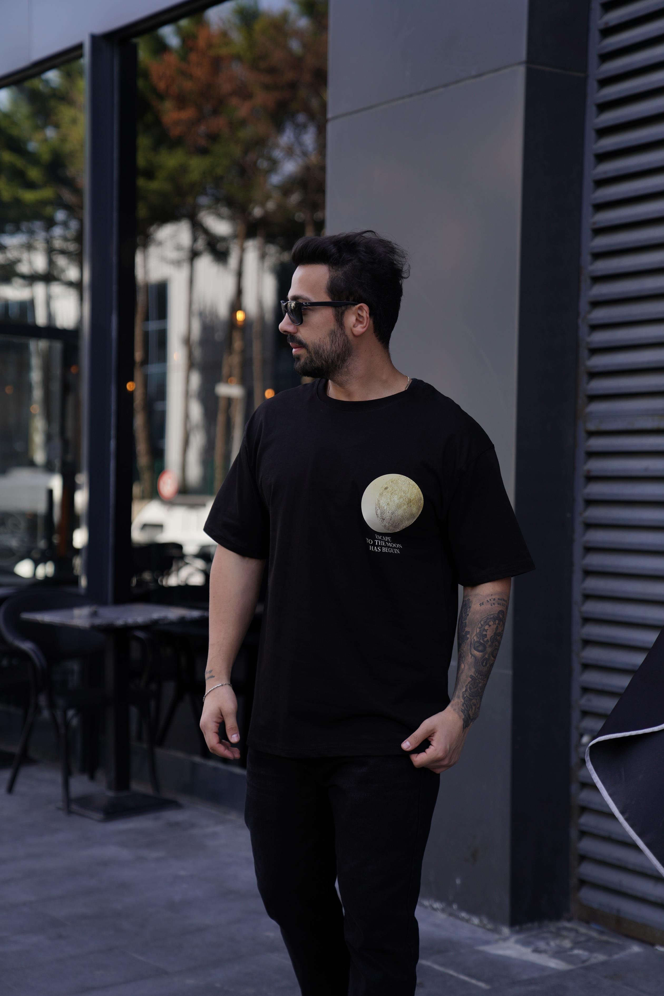 T-SHİRTSiyah Escape Baskılı Oversize T-Shirt TK