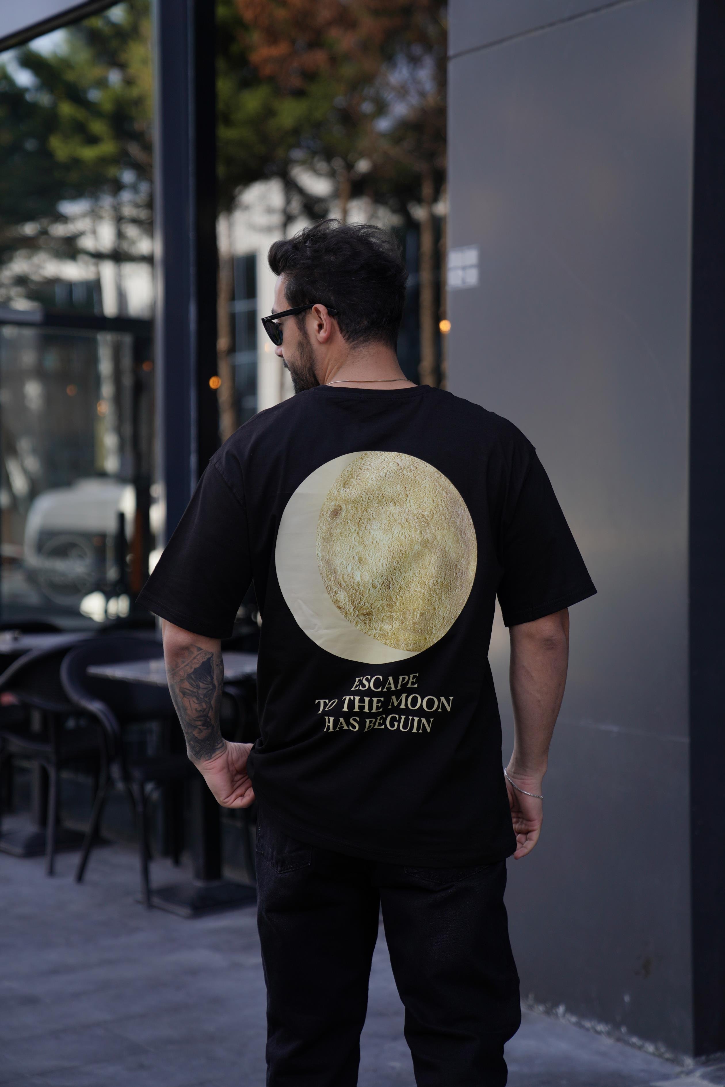 T-SHİRTSiyah Escape Baskılı Oversize T-Shirt TK