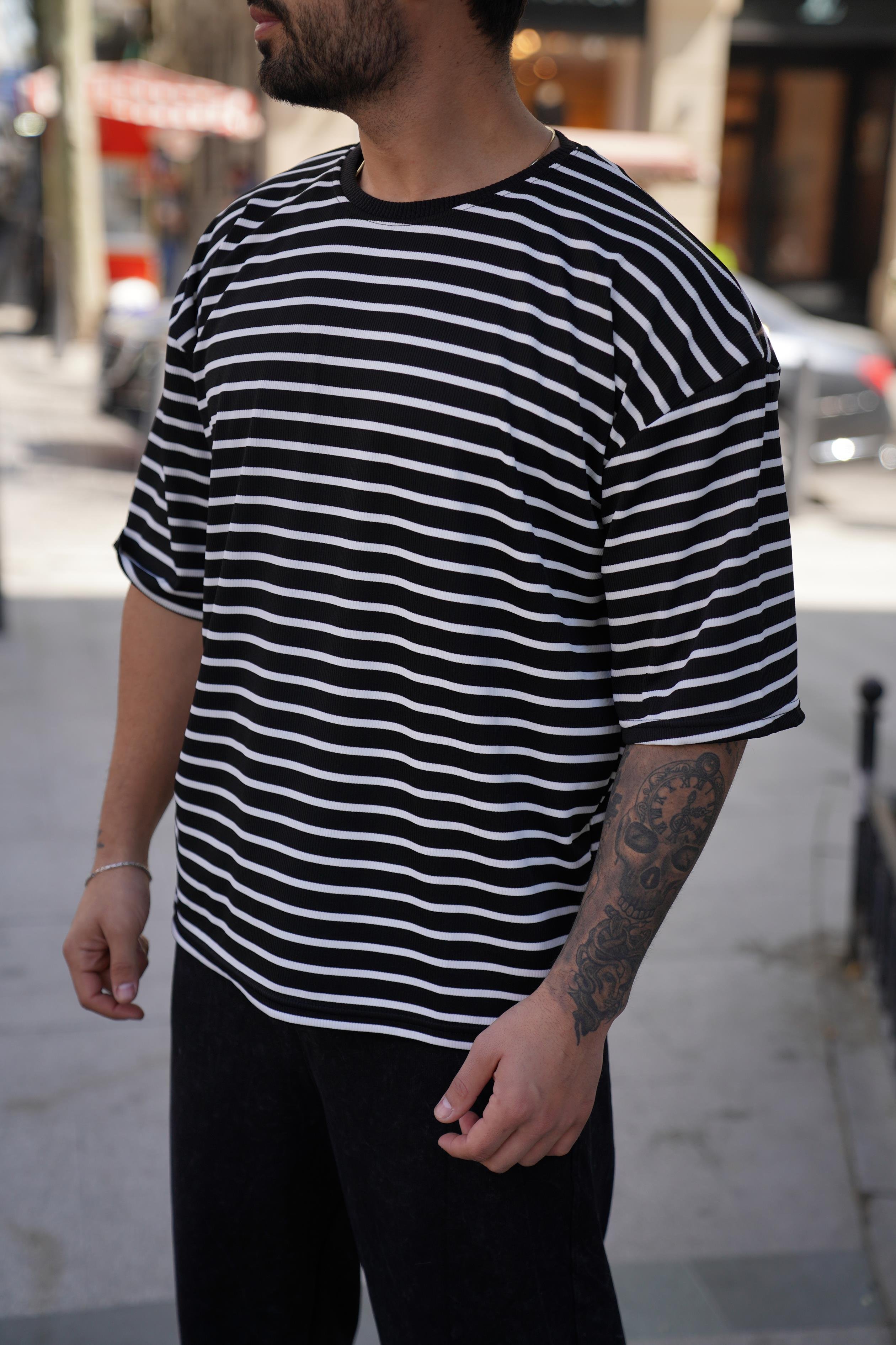 T-SHİRTSiyaha Beyaz Çizgili Krep Kumaş Zra Oversize T-Shirt SC