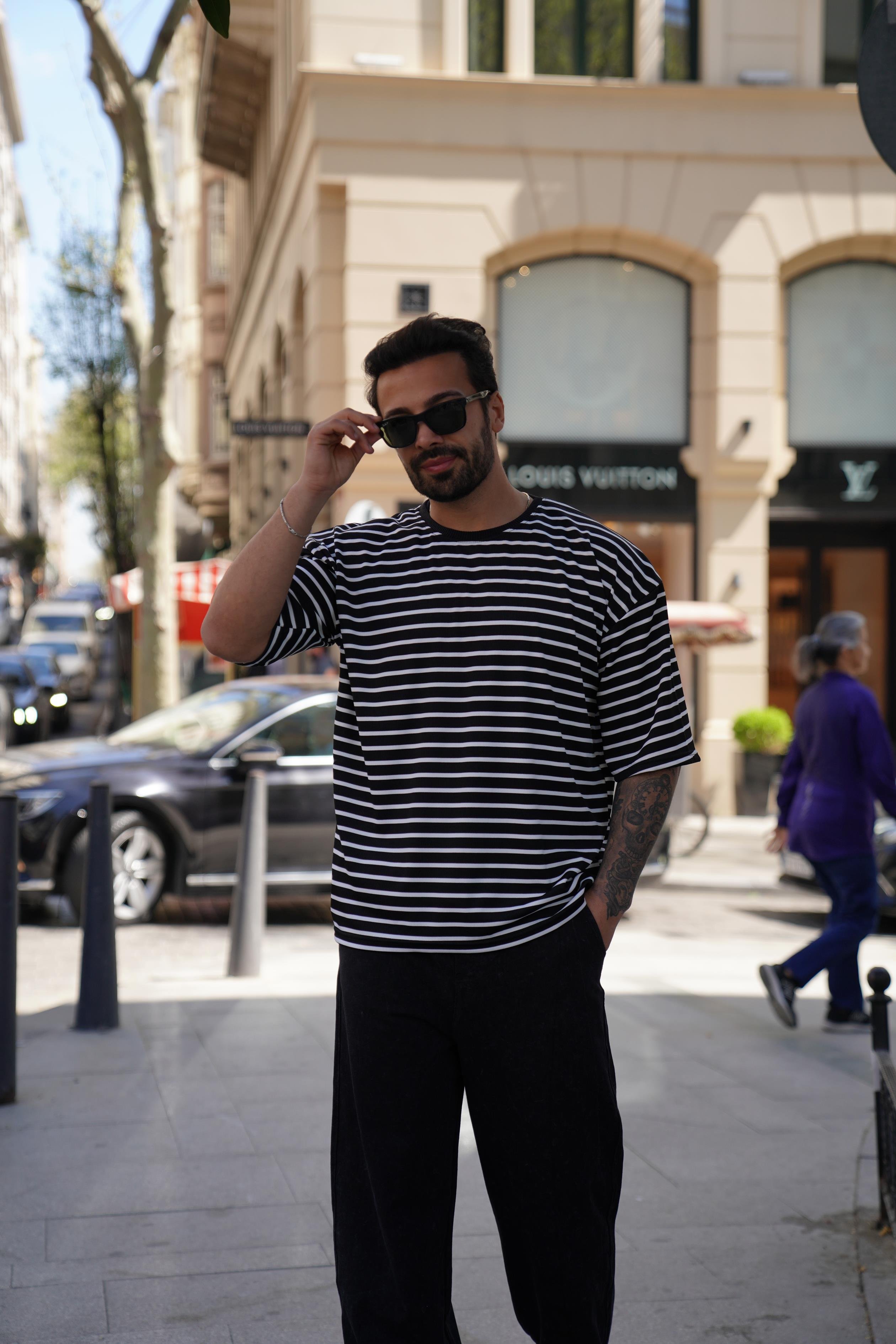 T-SHİRTSiyaha Beyaz Çizgili Krep Kumaş Zra Oversize T-Shirt SC