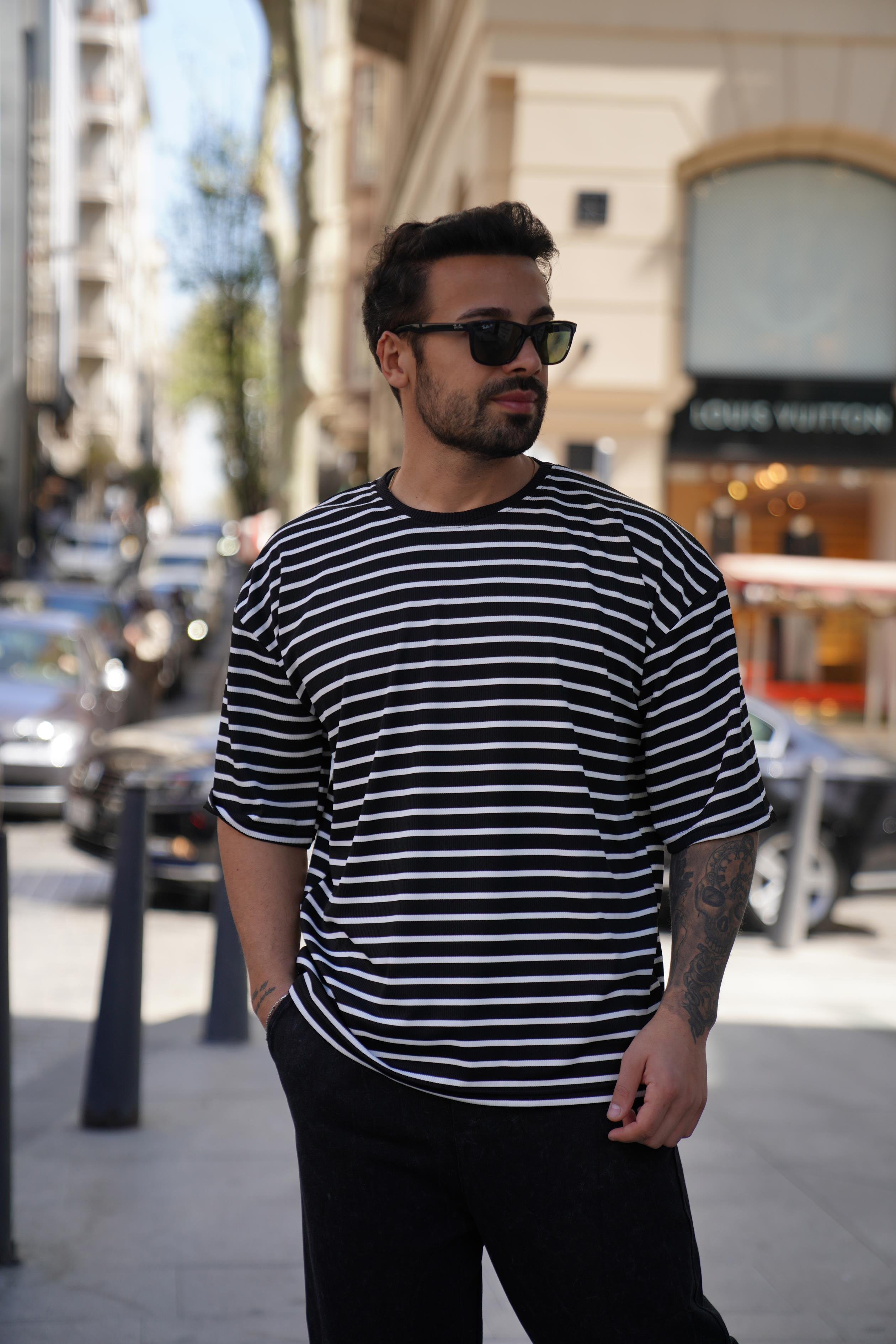 T-SHİRTSiyaha Beyaz Çizgili Krep Kumaş Zra Oversize T-Shirt SC