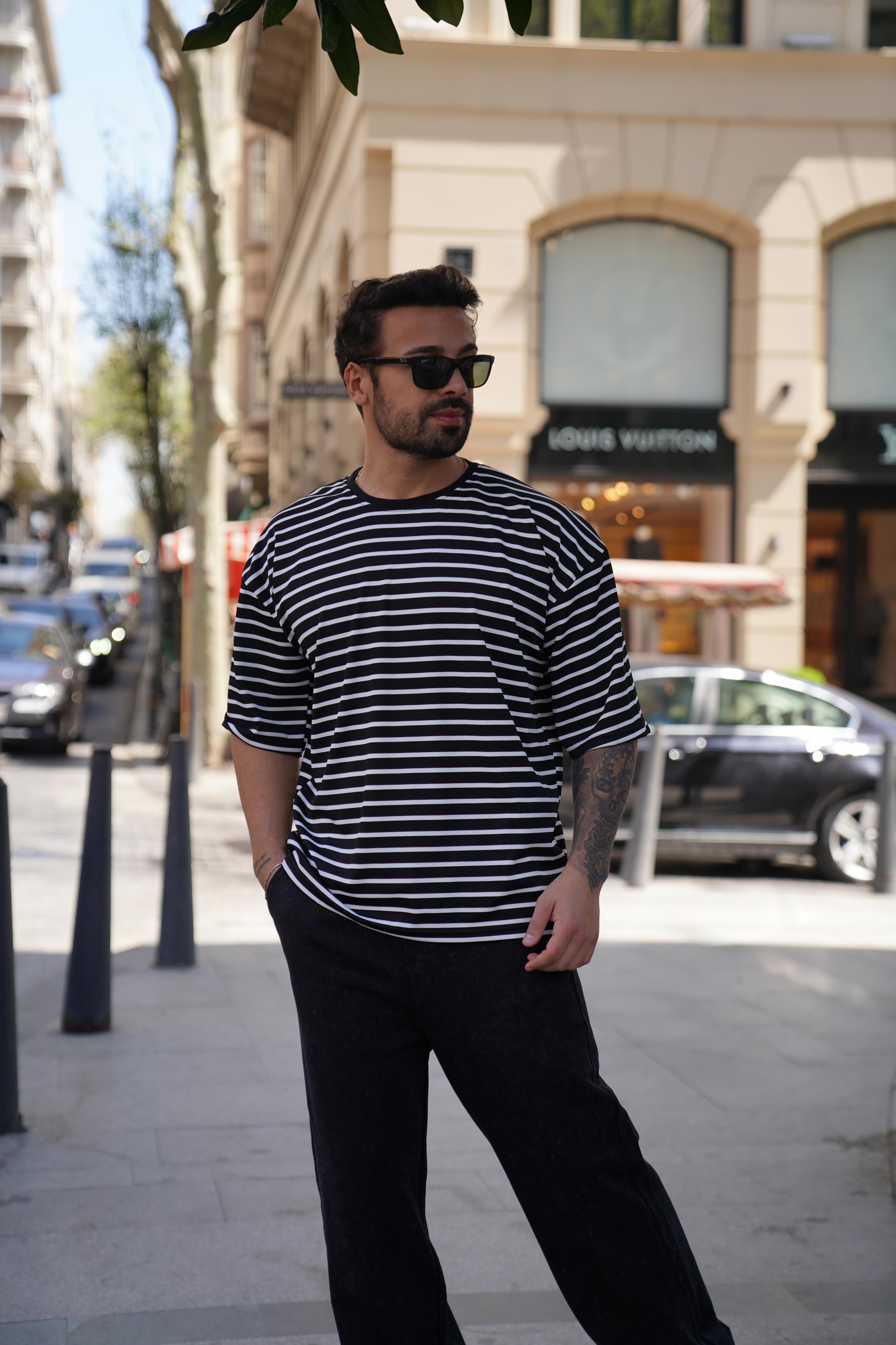 T-SHİRTSiyaha Beyaz Çizgili Krep Kumaş Zra Oversize T-Shirt SC