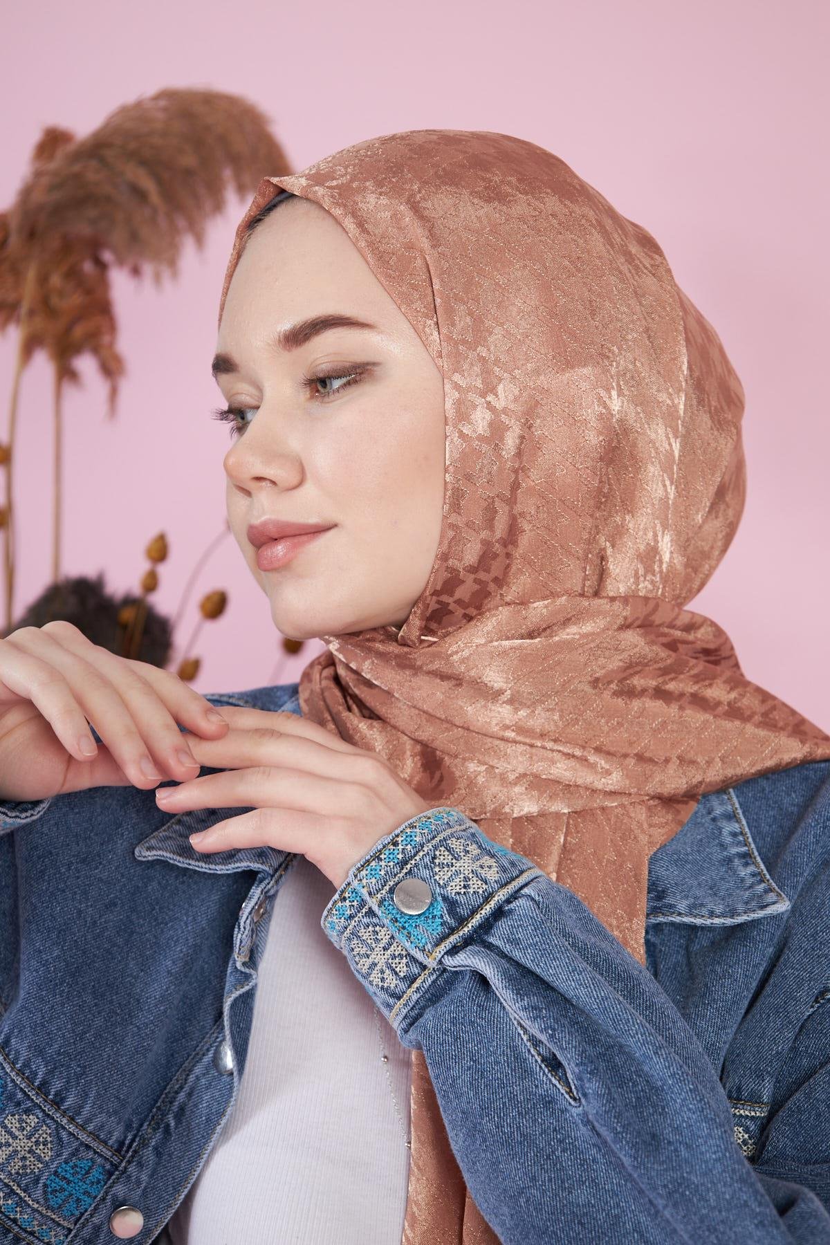 İtalyan İpeksi Jakar Şal Latte
