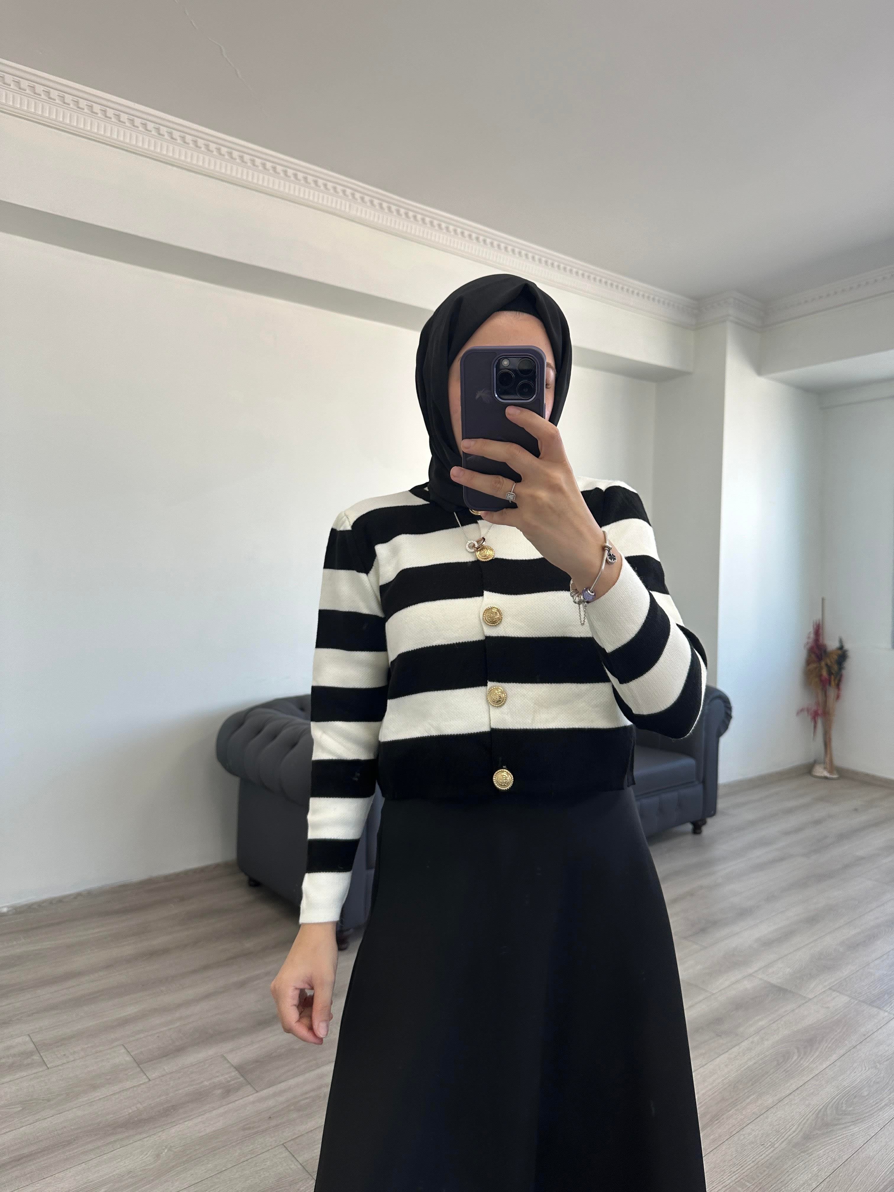 Triko Çizgili Etek Üstü Hırka Siyah