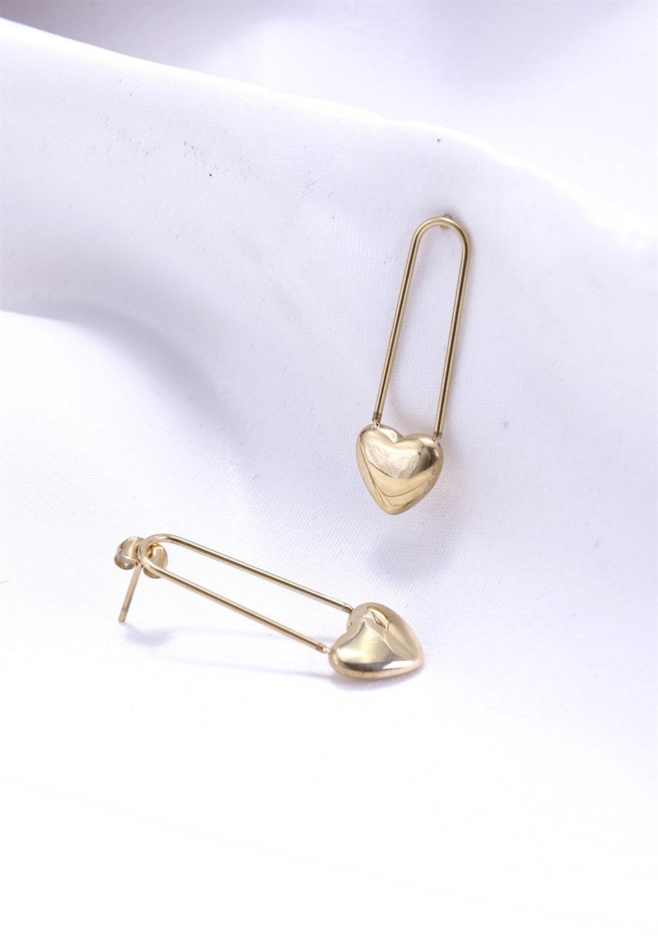 Altın Sarısı Renkli Çengel İgne Motifli Tasarım Çelik Küpe 