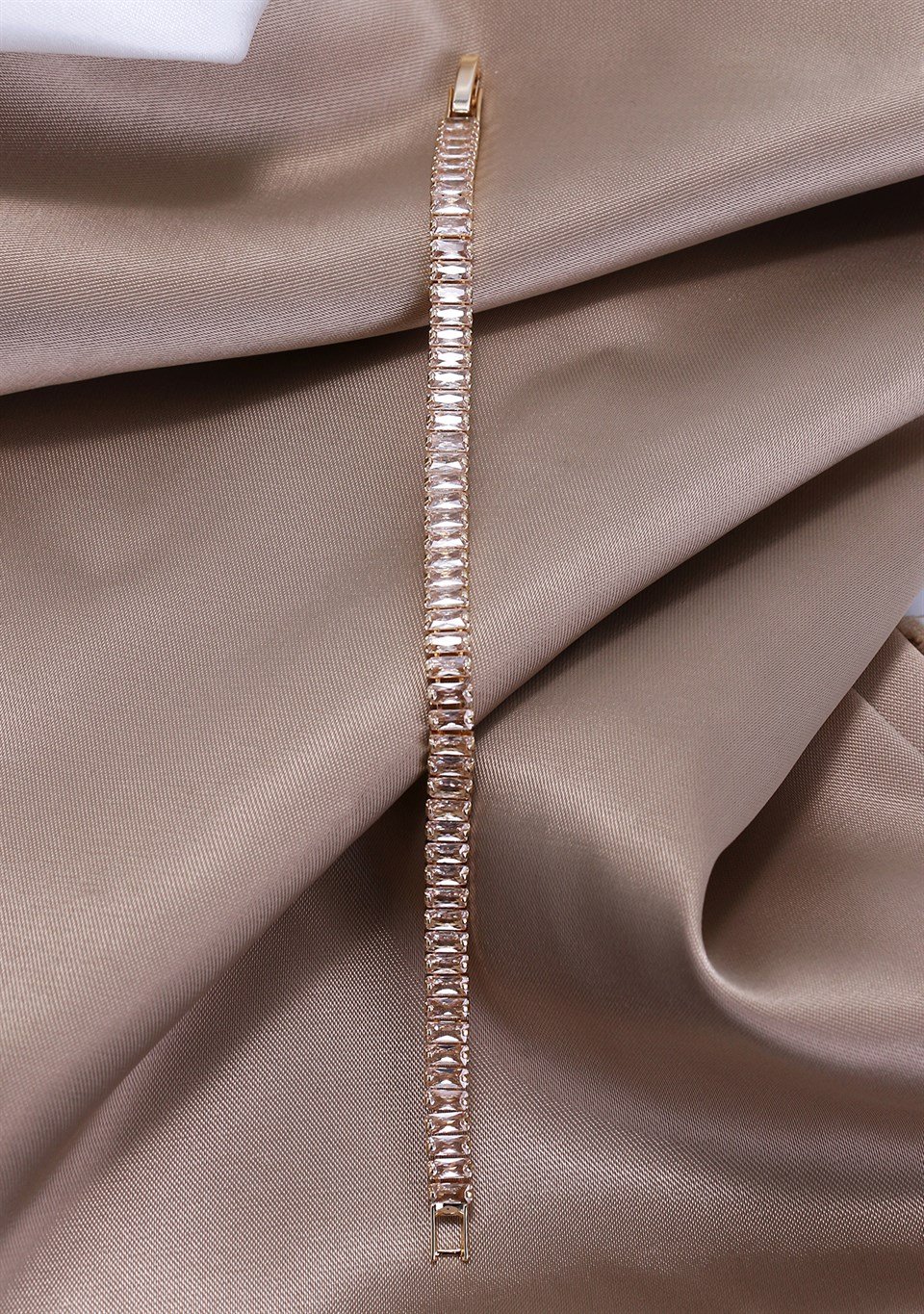 Altın Sarısı Renkli Kesme Baget Taşlı Su Yolu Bileklik