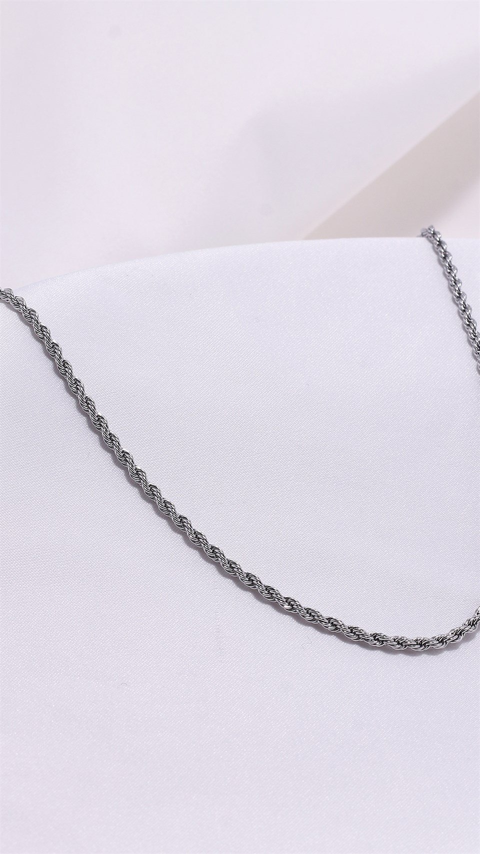 Gümüş Renkli Burgu Motifli Çelik Kolye 