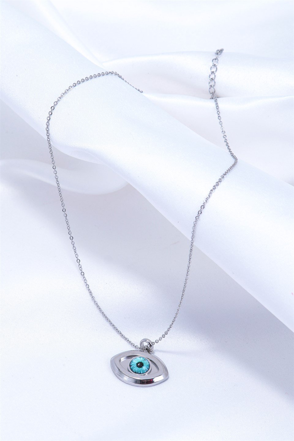 Gümüş Renkli Göz Motifli Çelik Kolye