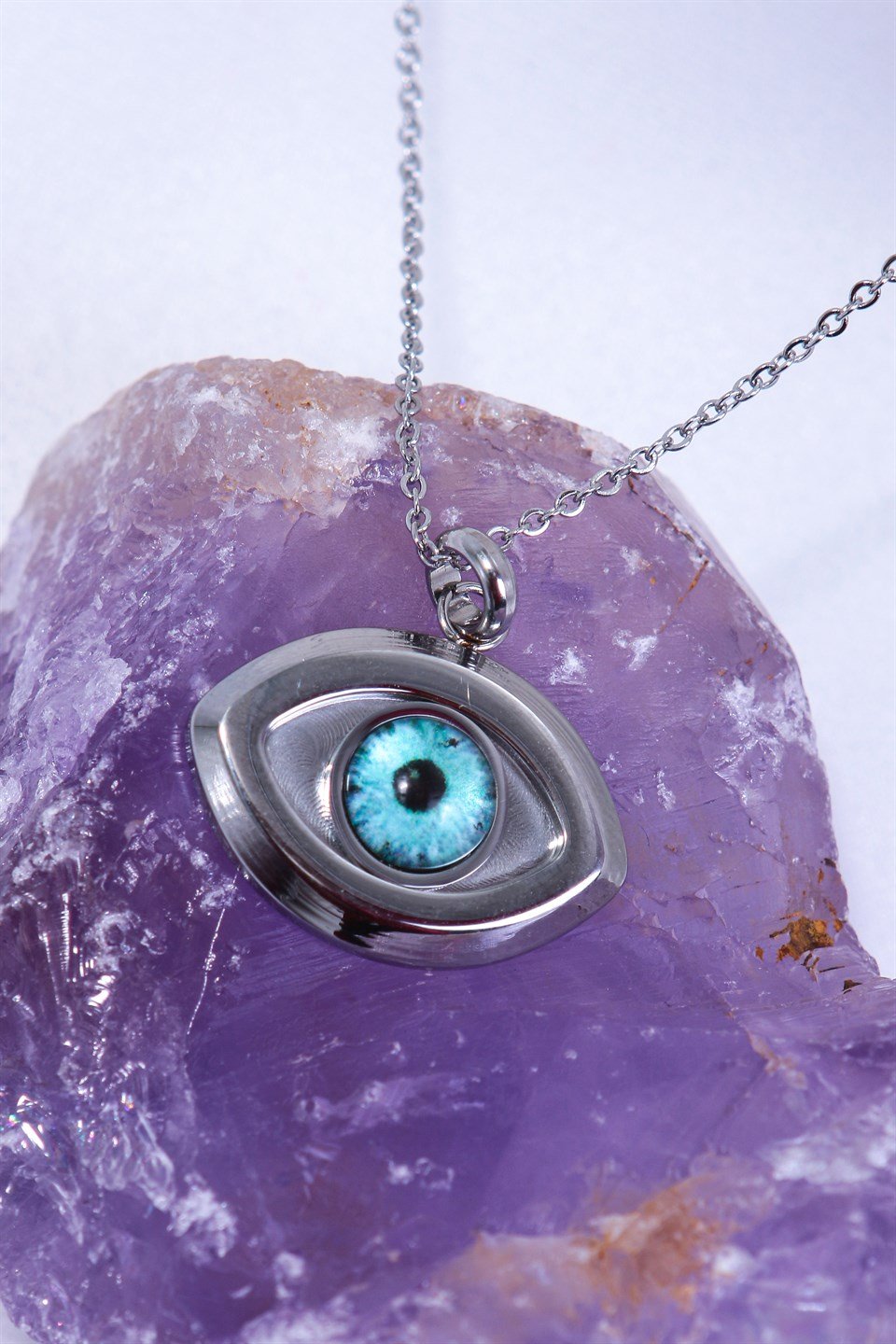 Gümüş Renkli Göz Motifli Çelik Kolye