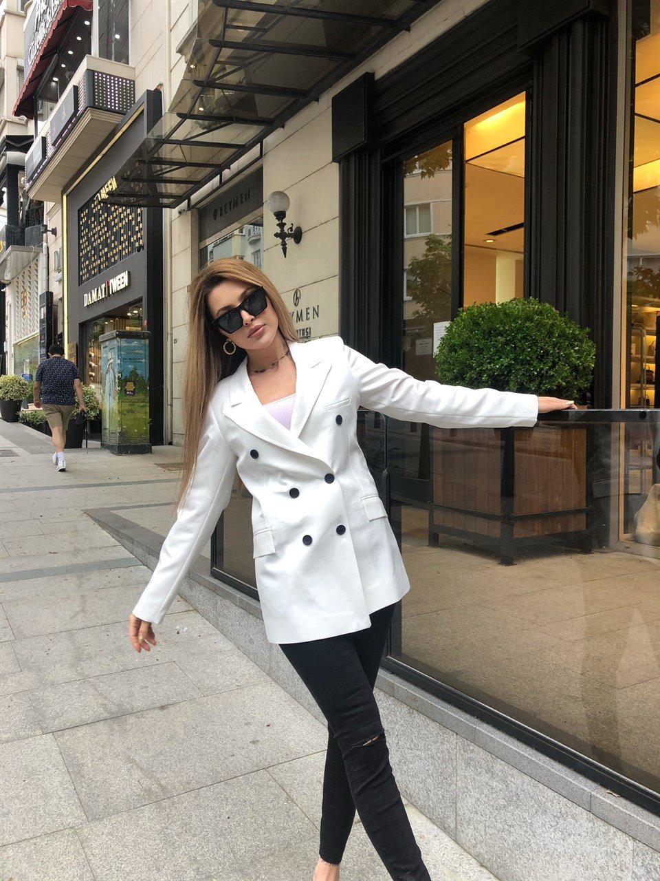 6 Düğmeli Beyaz Blazer Ceket