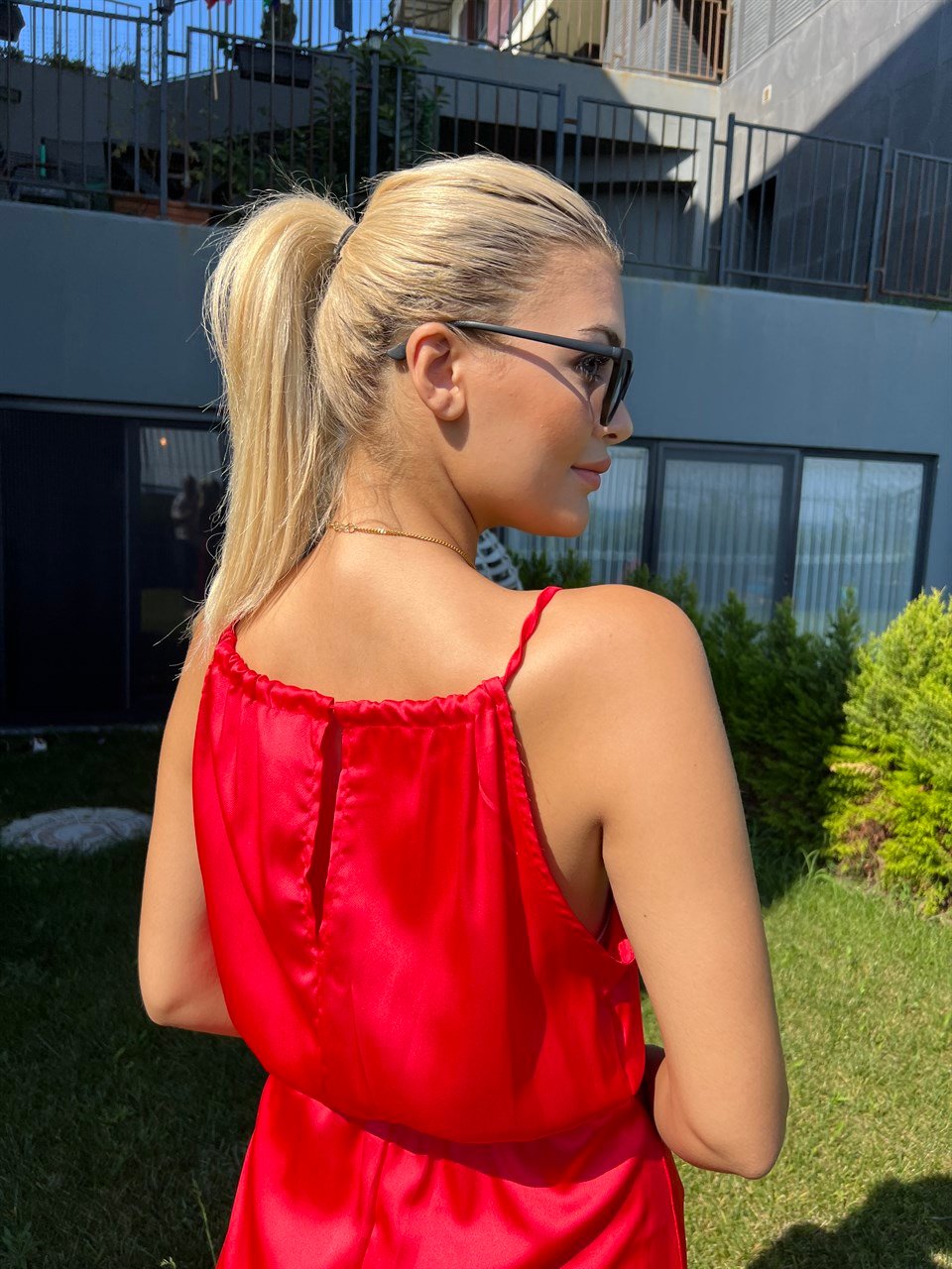 Aisha Yırtmaçlı Beli Kuşaklı Tasarım Pamuk Saten Kırmızı Elbise 