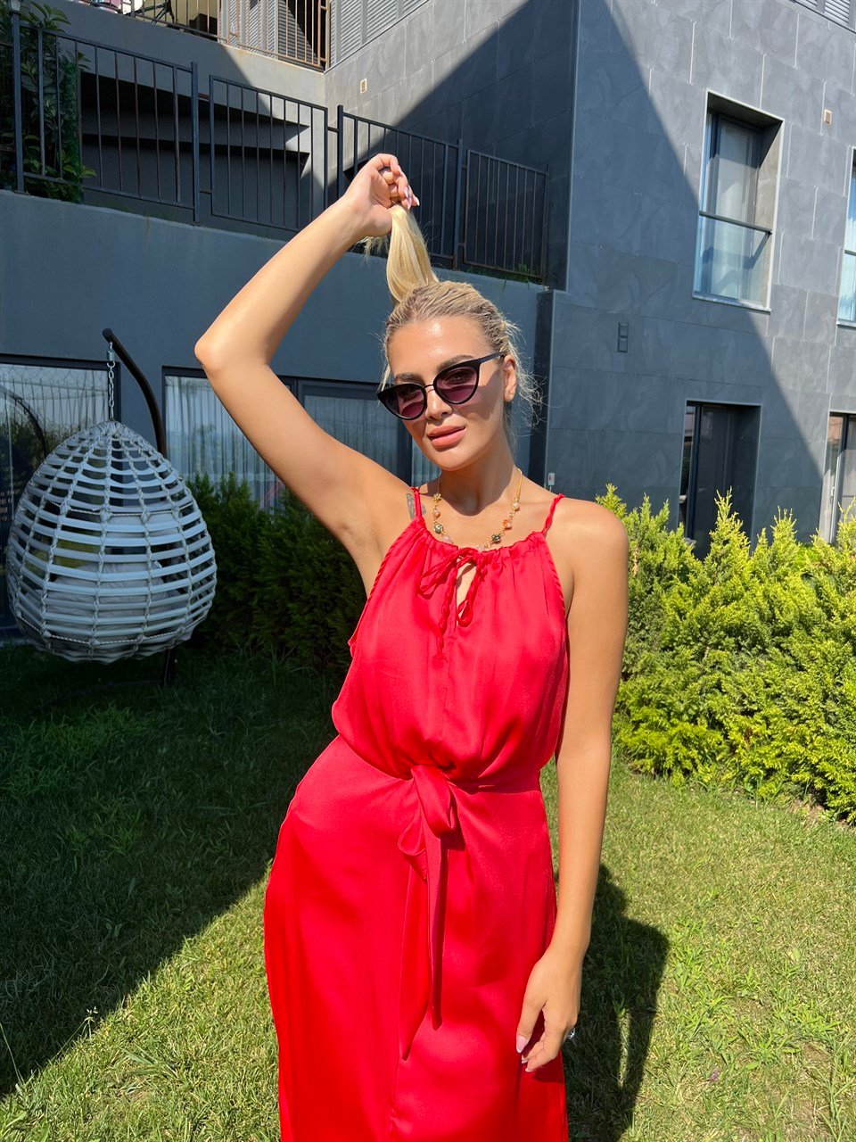 Aisha Yırtmaçlı Beli Kuşaklı Tasarım Pamuk Saten Kırmızı Elbise 