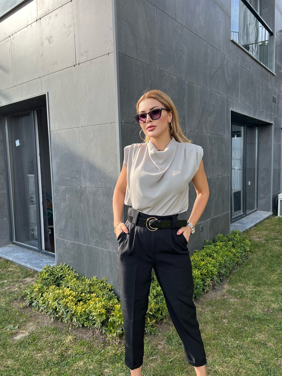Atlas Kumaş Duble Paça Siyah Kemerli Pantolon