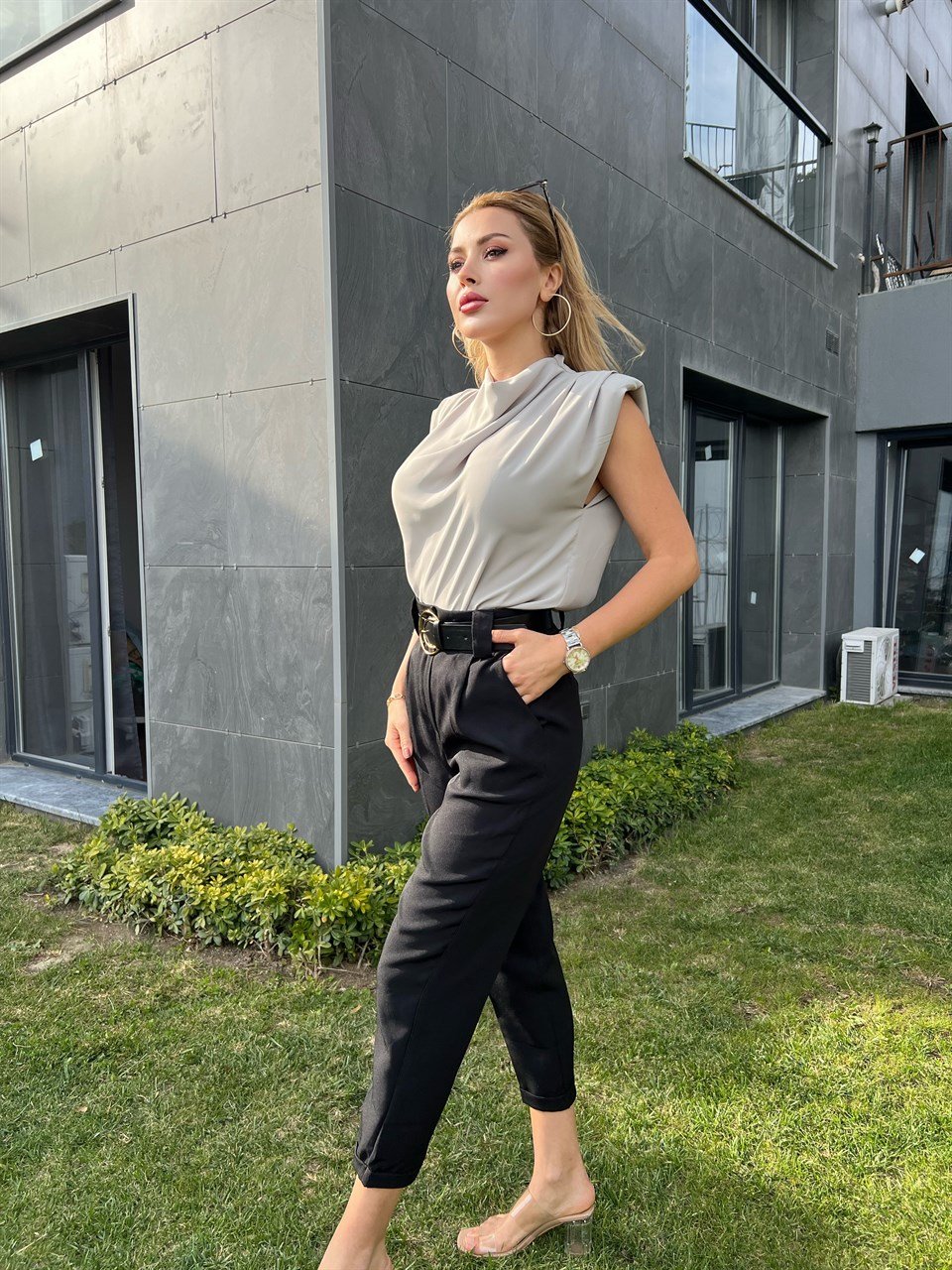 Atlas Kumaş Duble Paça Siyah Kemerli Pantolon