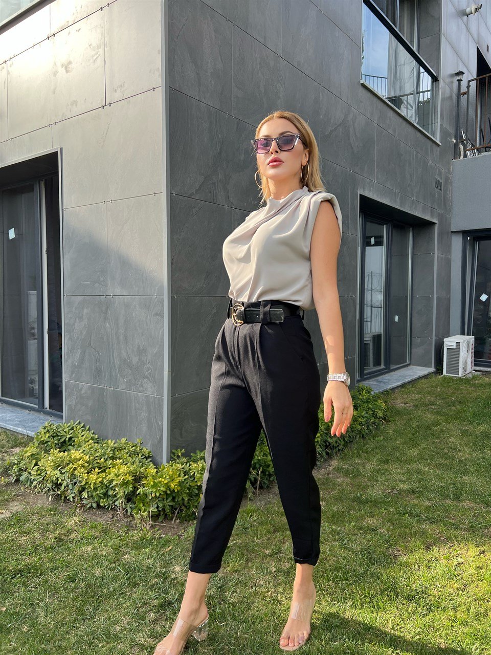 Atlas Kumaş Duble Paça Siyah Kemerli Pantolon