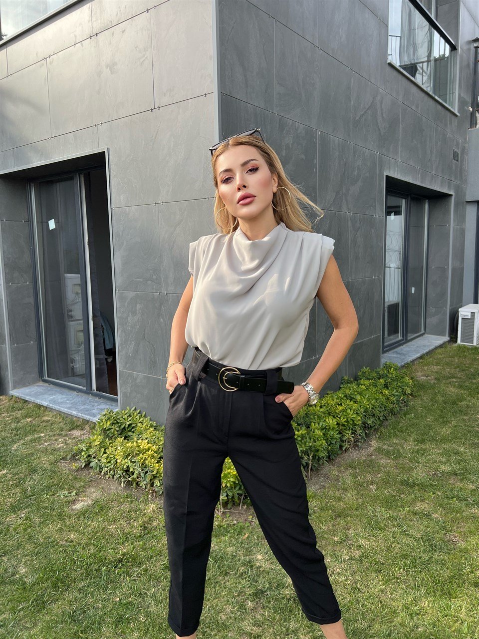 Atlas Kumaş Duble Paça Siyah Kemerli Pantolon