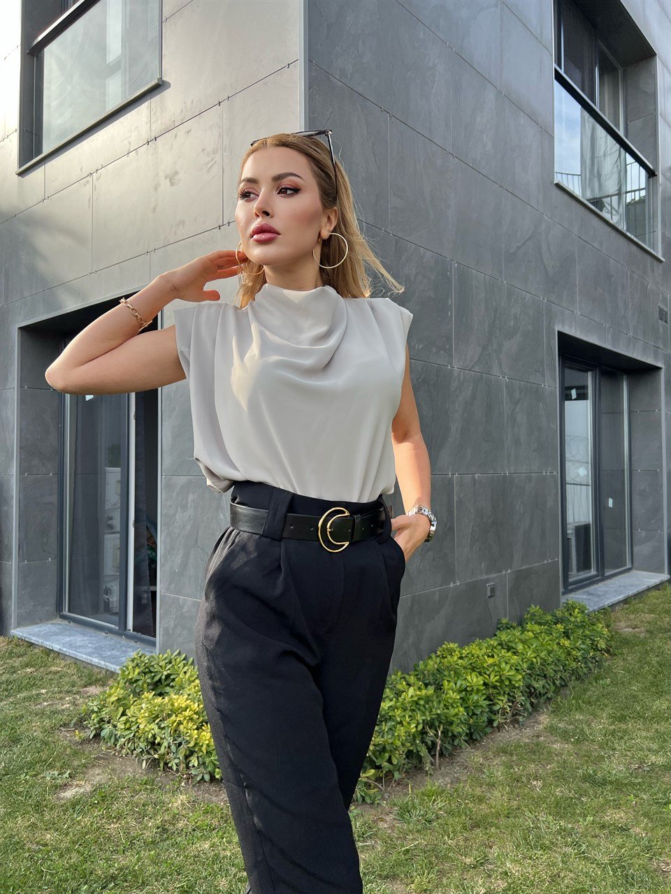 Atlas Kumaş Duble Paça Siyah Kemerli Pantolon