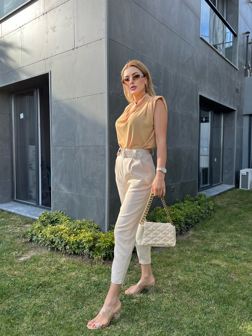 Atlas Kumaş Duble Paça Taş Rengi Kemerli Pantolon