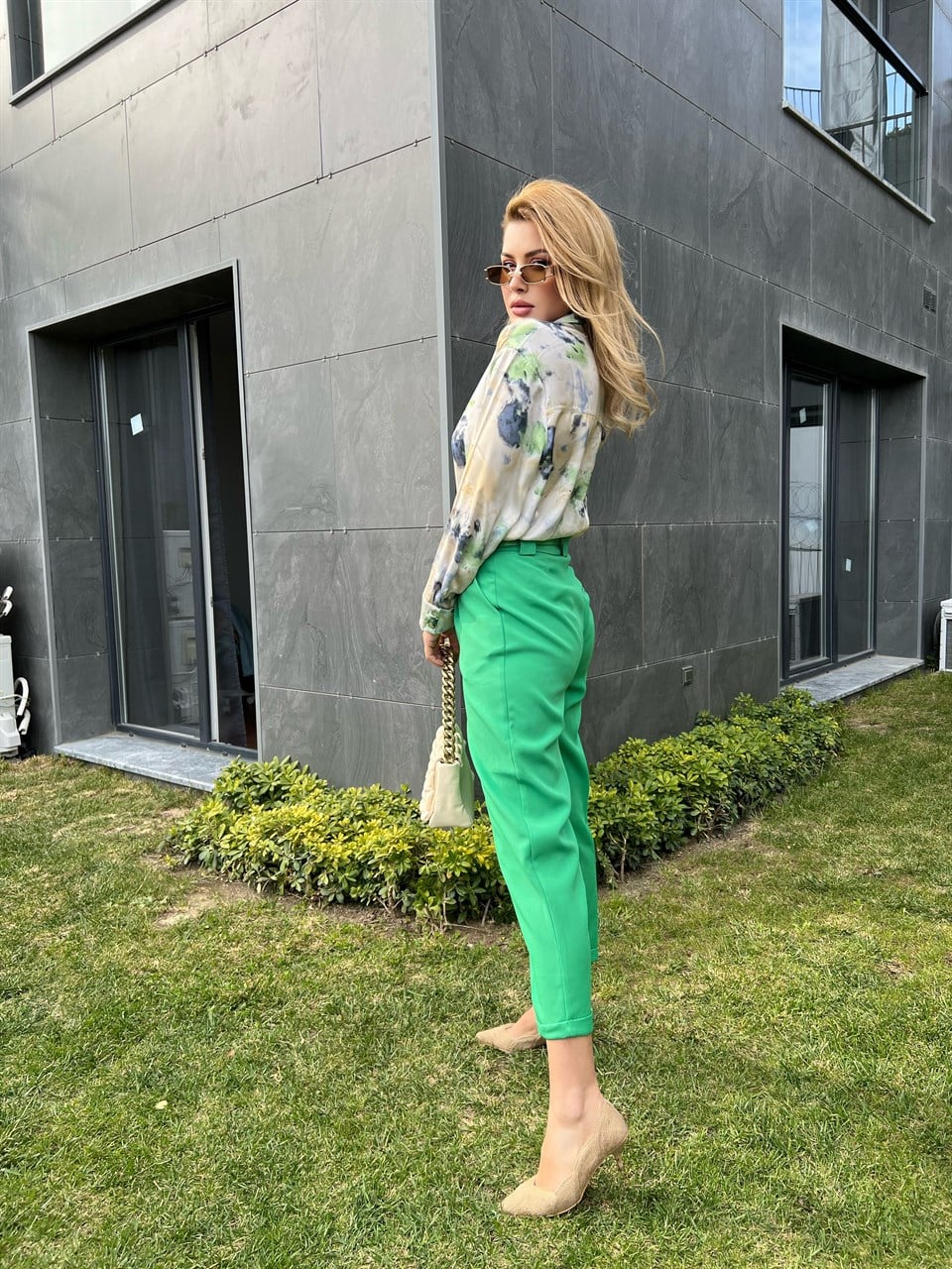 Atlas Kumaş Duble Paça Yeşil Kemerli Pantolon