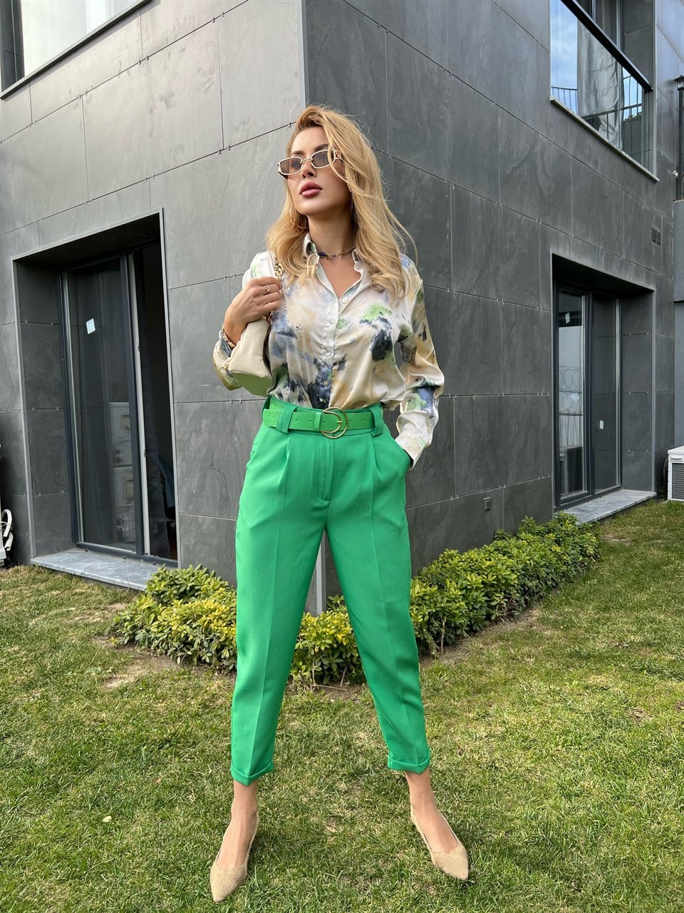 Atlas Kumaş Duble Paça Yeşil Kemerli Pantolon