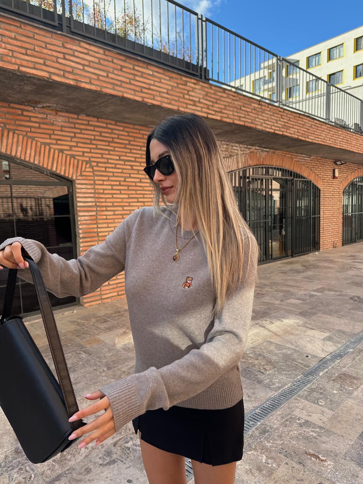 Ayıcık Nakışlı Triko Kazak Vizon kzk2024styq