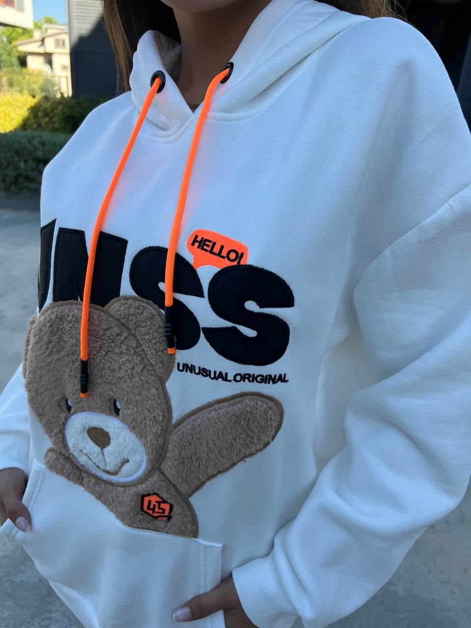 Bear Peluş İşlemeli Beyaz Kapüşonlu Sweat