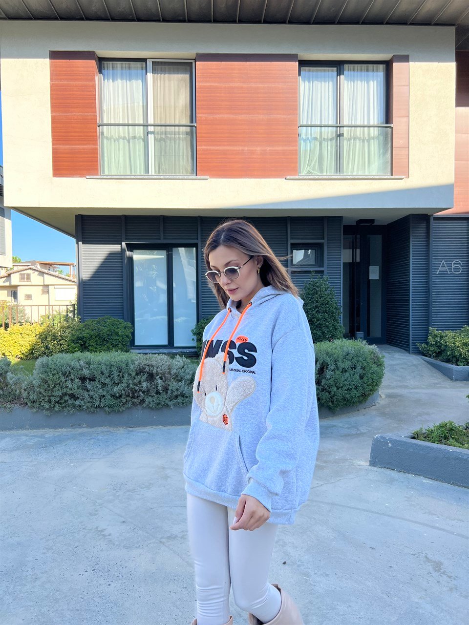 Bear Peluş İşlemeli Gri Kapüşonlu Sweat