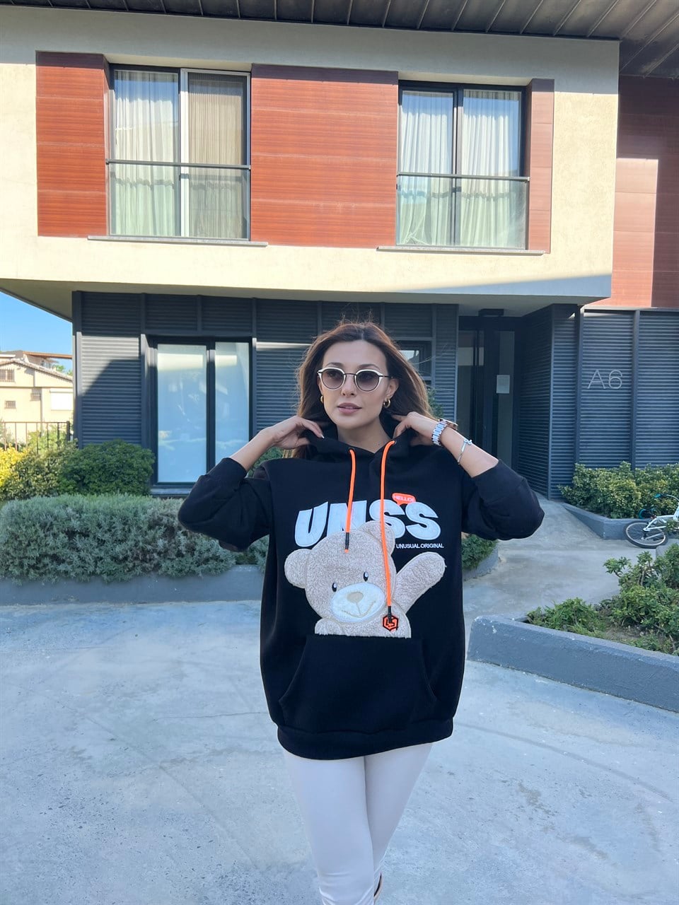 Bear Peluş İşlemeli Siyah Kapüşonlu Sweat 