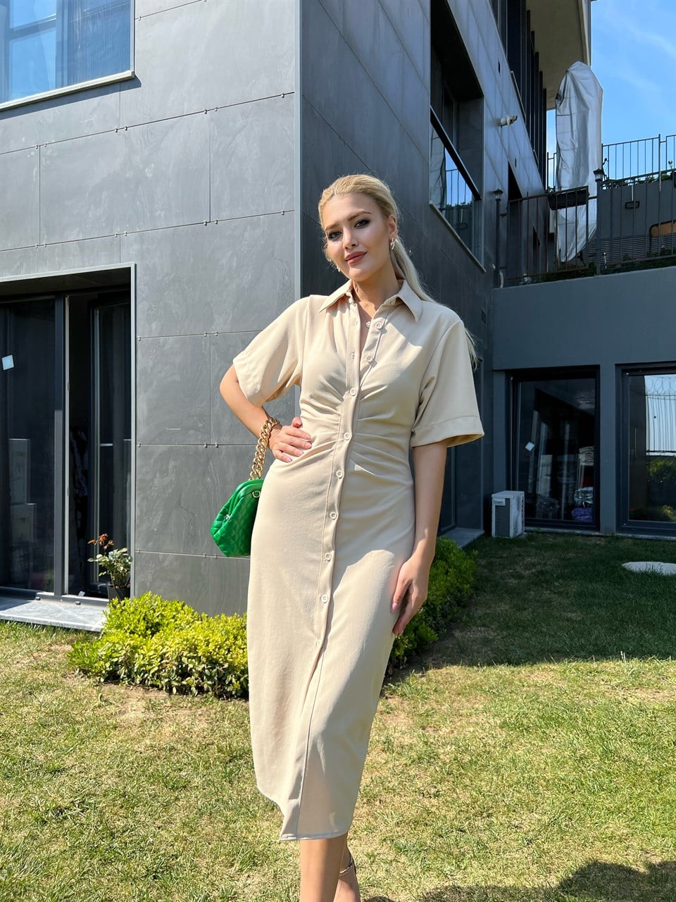 Bej Bel Büzgülü Düğmeli Elbise