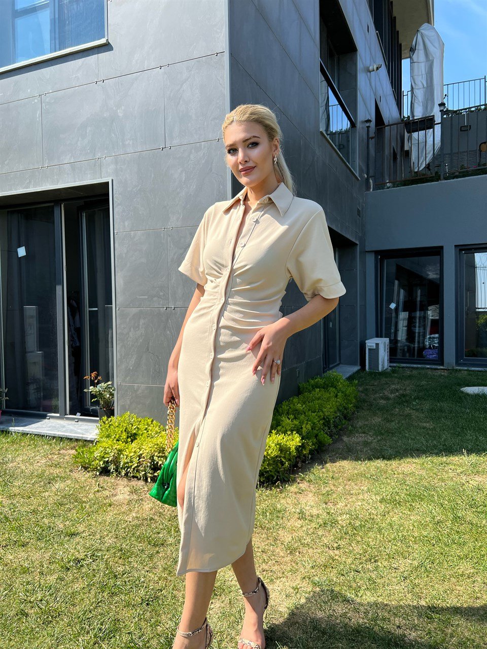 Bej Bel Büzgülü Düğmeli Elbise