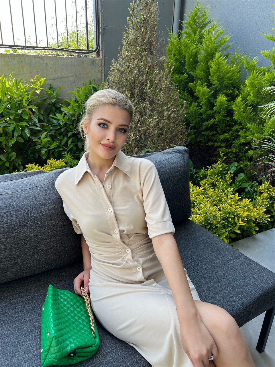 Bej Bel Büzgülü Düğmeli Elbise