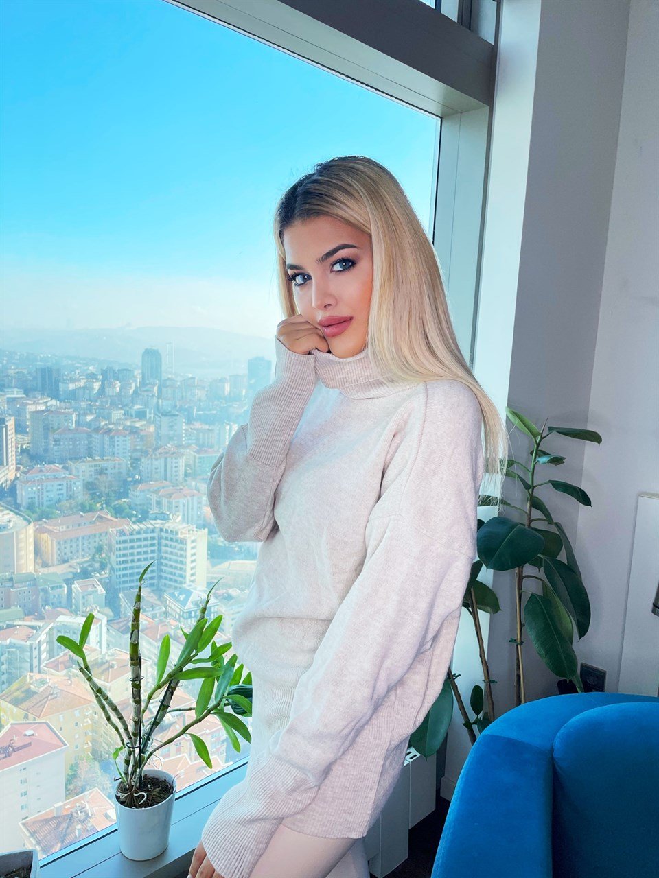 Bej Oversize Boğazlı Triko