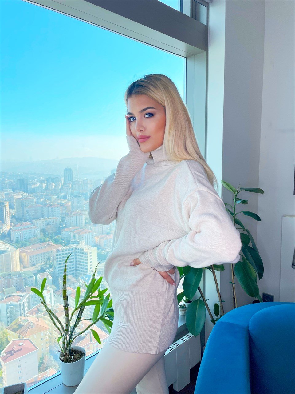 Bej Oversize Boğazlı Triko