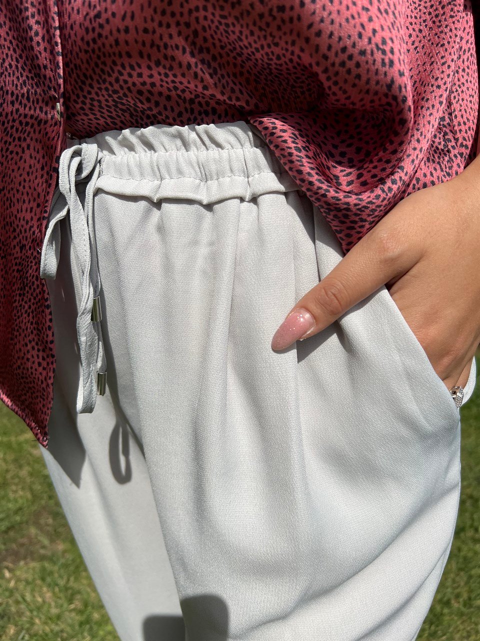 Beli Lastikli Gri Pantolon