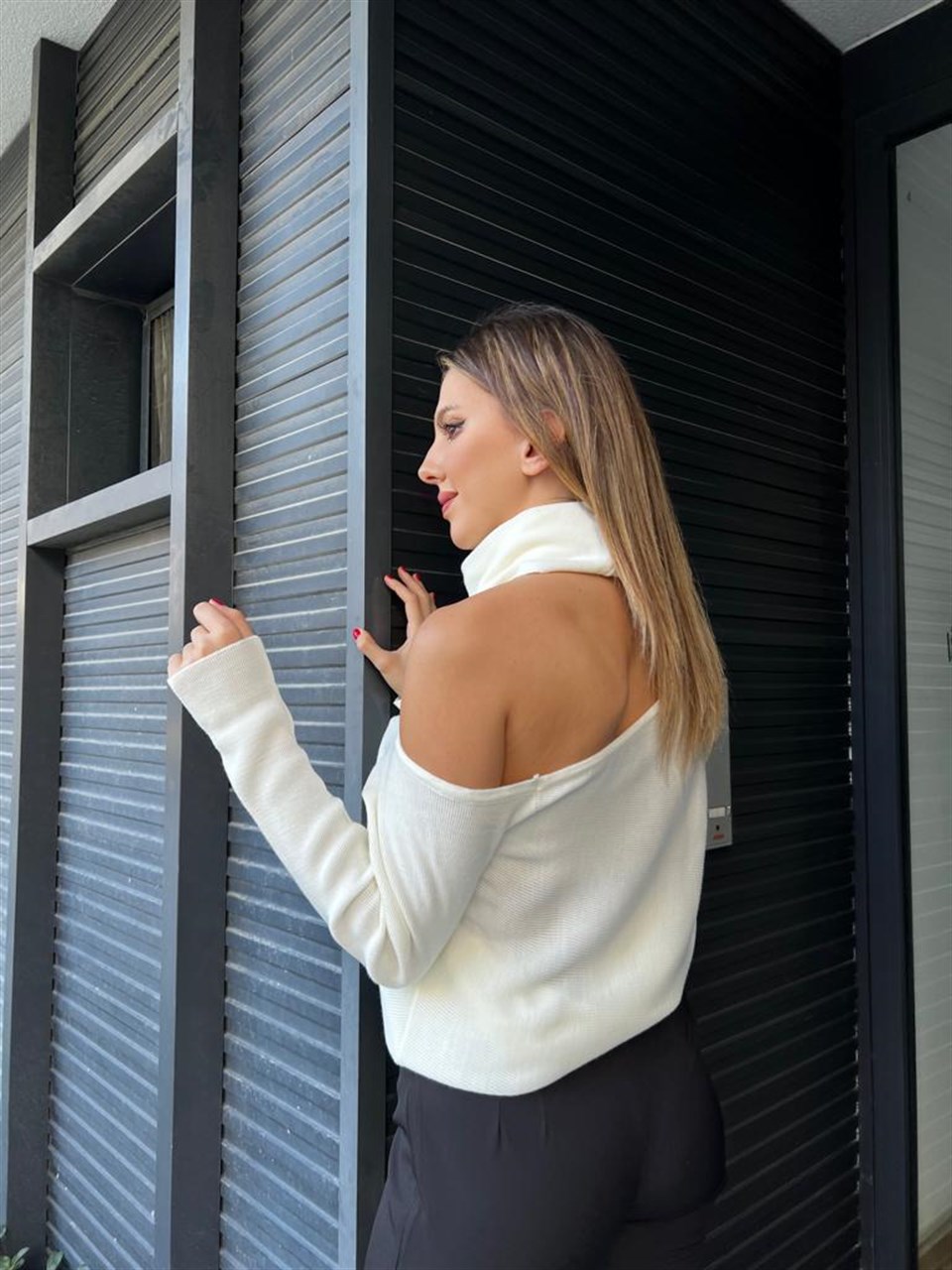 Beyaz Çıkarılabilir Boyunluk Yaka Kazak 5471