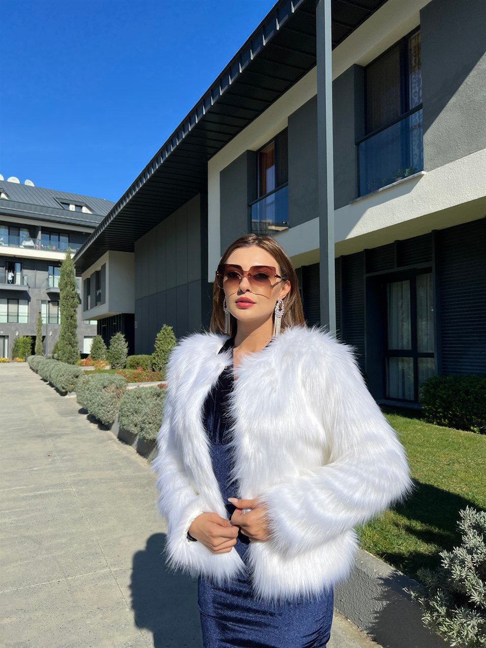 Beyaz Kısa Peluş Ceket