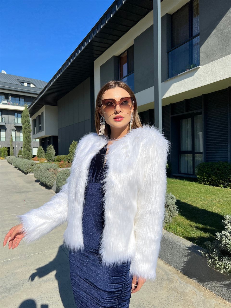 Beyaz Kısa Peluş Ceket