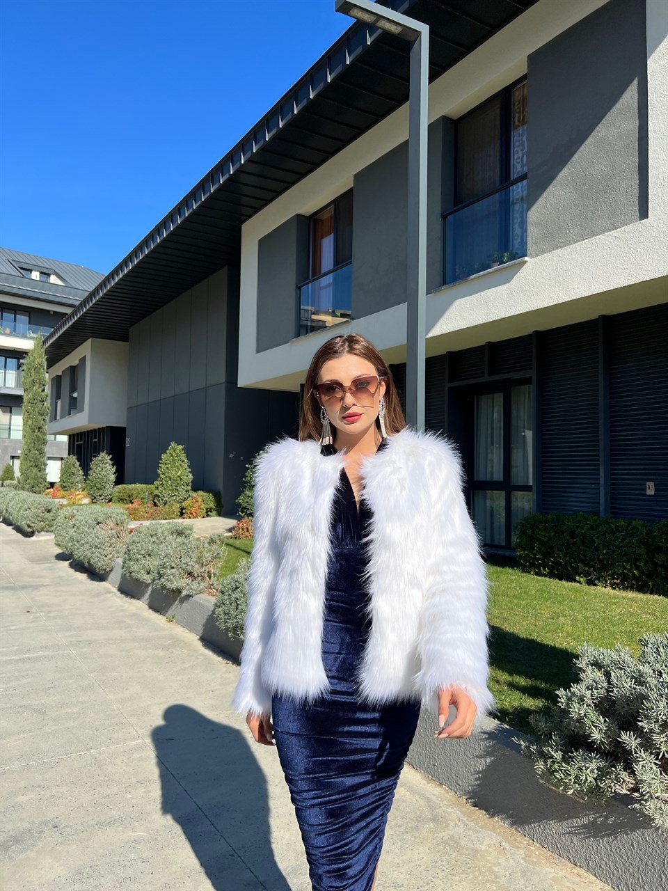 Beyaz Kısa Peluş Ceket