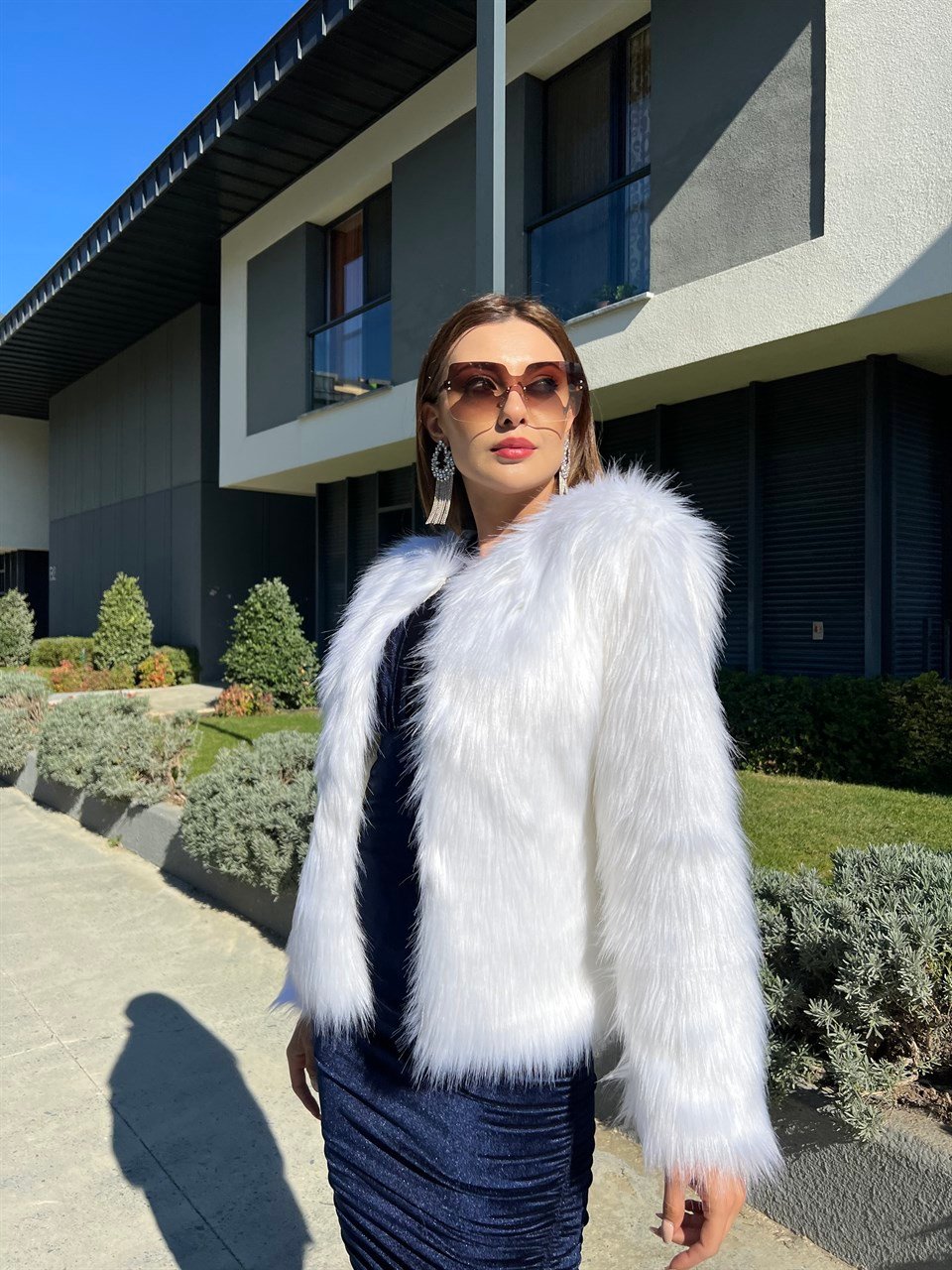 Beyaz Kısa Peluş Ceket