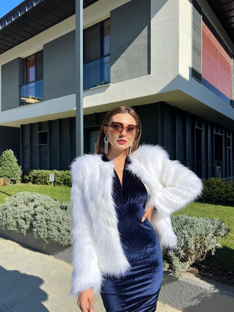 Beyaz Kısa Peluş Ceket