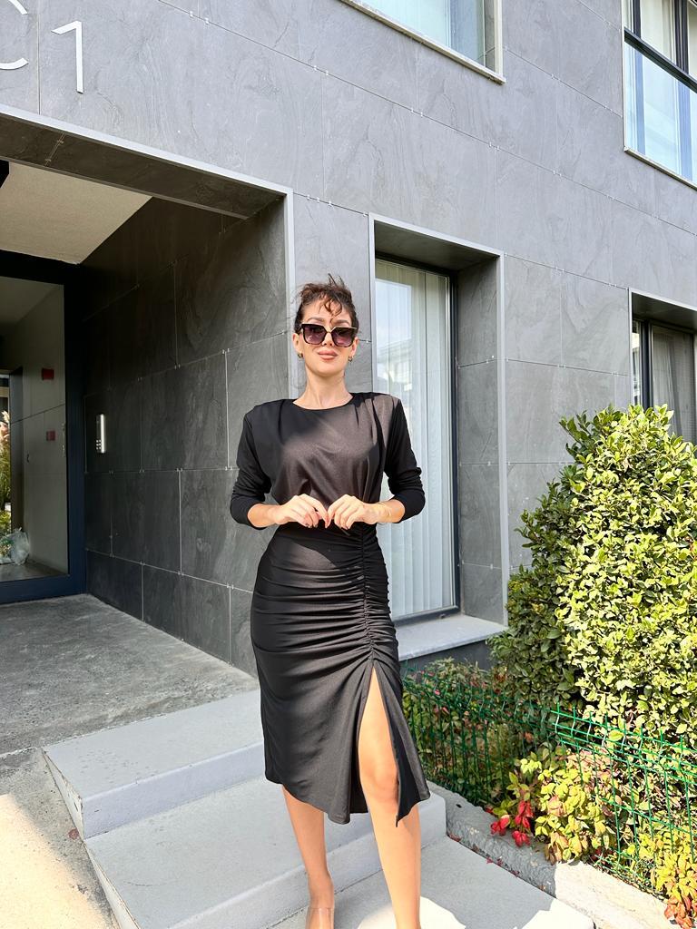 Büzgü Yırtmaçlı Vatkalı Siyah Elbise 1707433