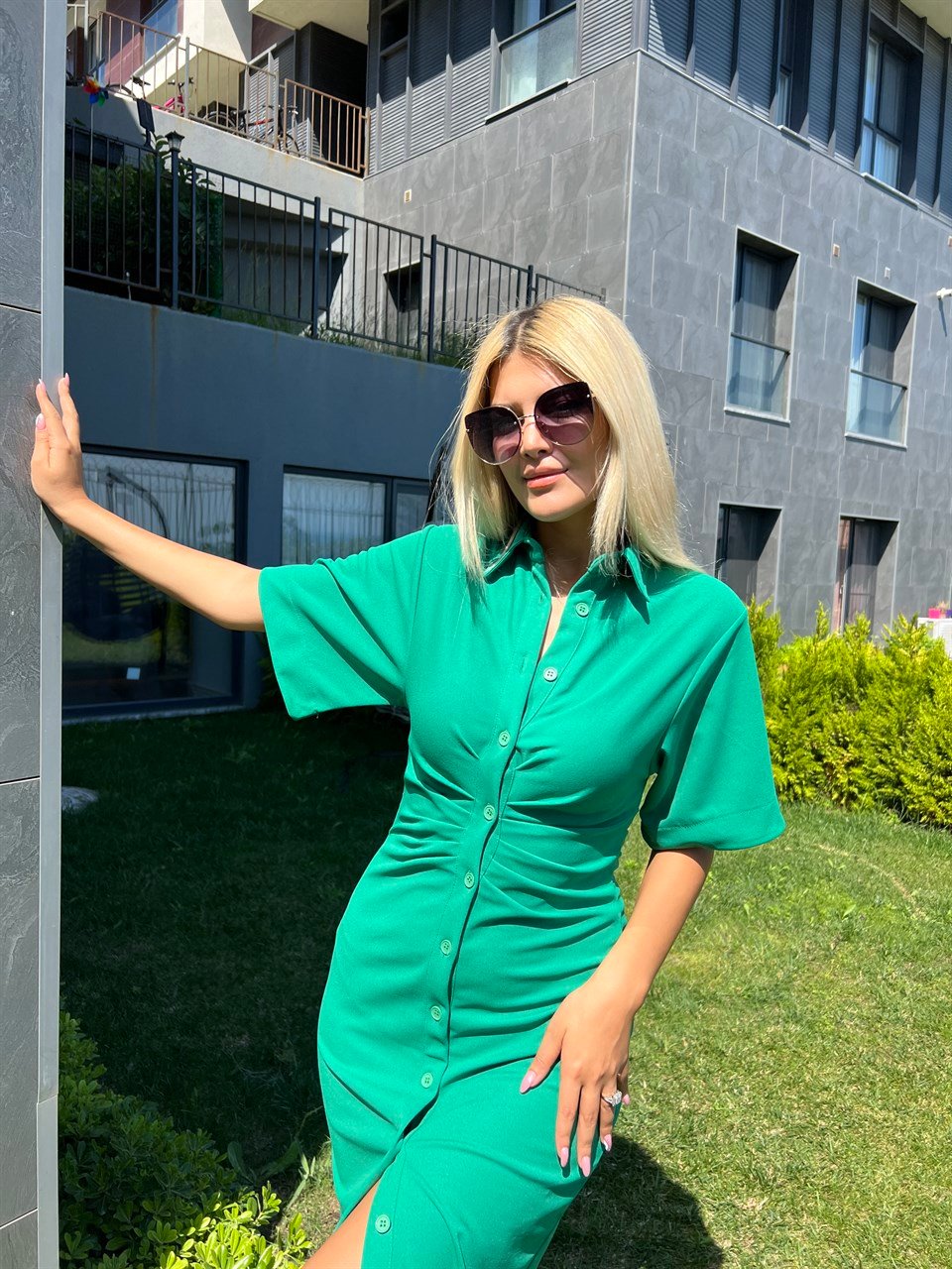 Çam Yeşili Bel Büzgülü Düğmeli Elbise